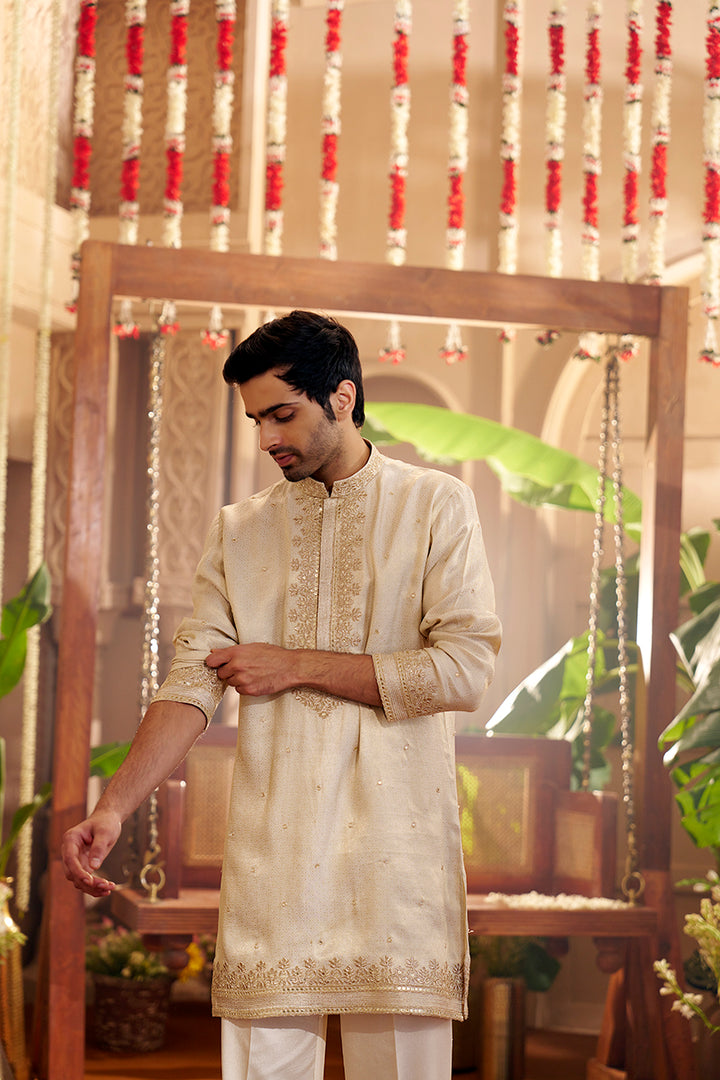 Zar-e-Ivory Kurta Set