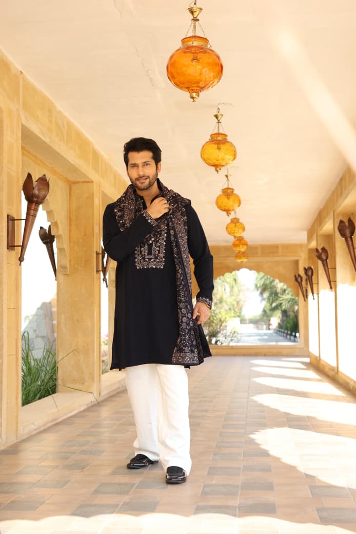 Midnight Heritage Kurta Set with Embroidered Stole
