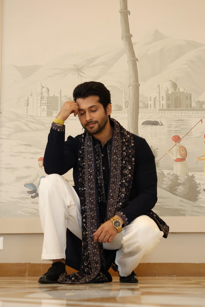 Midnight Heritage Kurta Set with Embroidered Stole