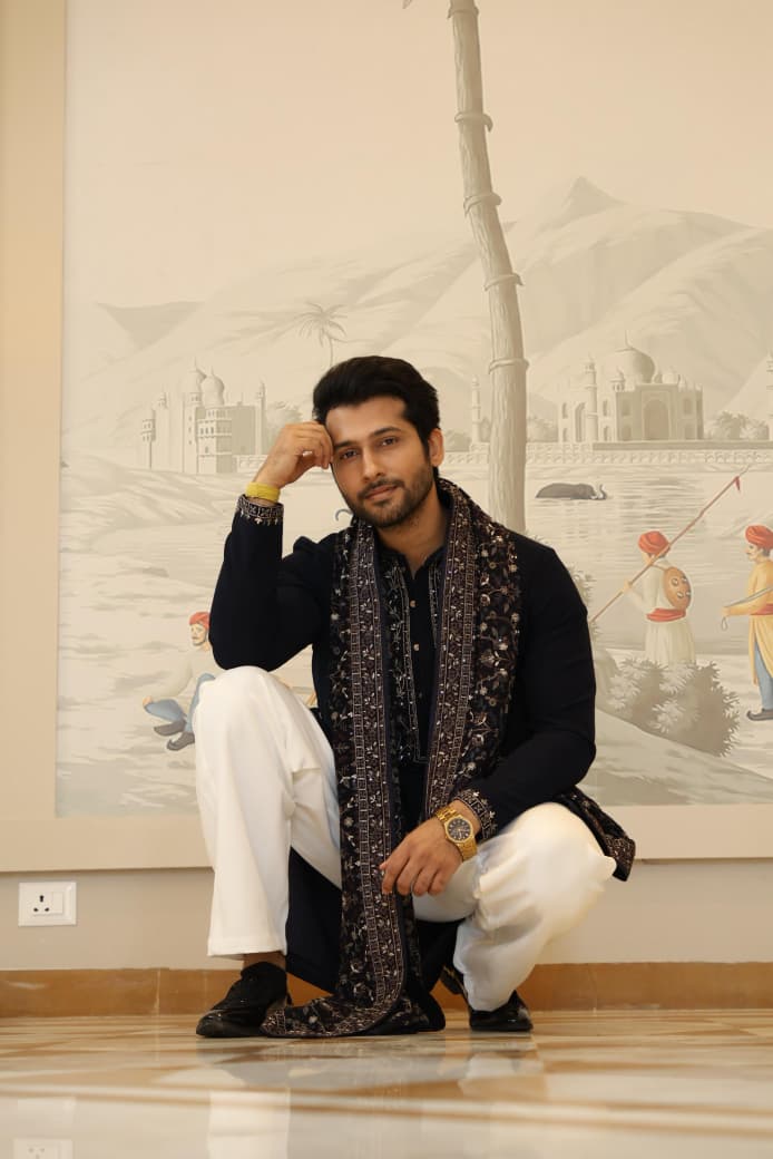 Midnight Heritage Kurta Set with Embroidered Stole