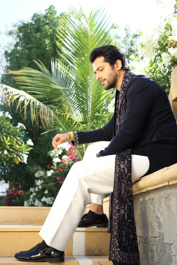 Midnight Heritage Kurta Set with Embroidered Stole